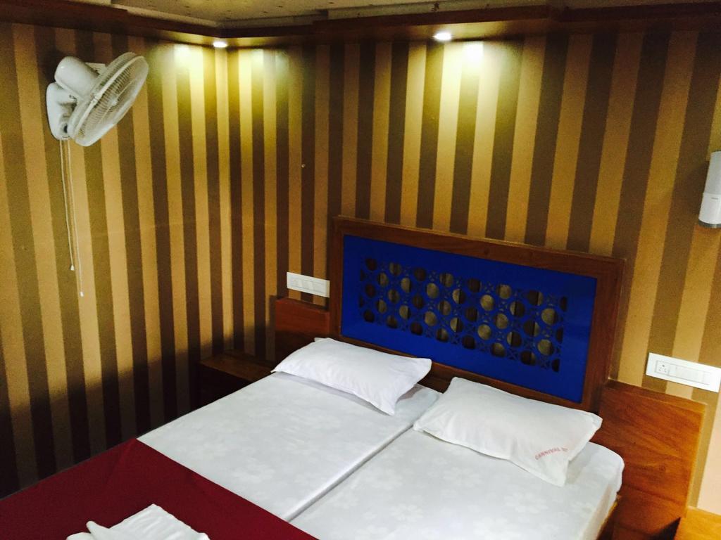 Hotel Why Not Houseboat Alappuzha Exteriér fotografie